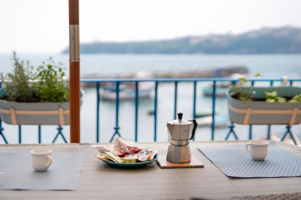 Residence Dei Pescatori Procida Bagian luar foto